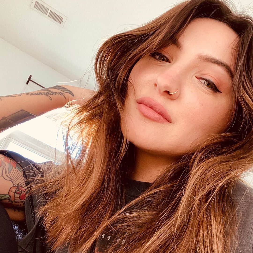 Julia Michaelsのインスタグラム：「Hi. Love you :)」