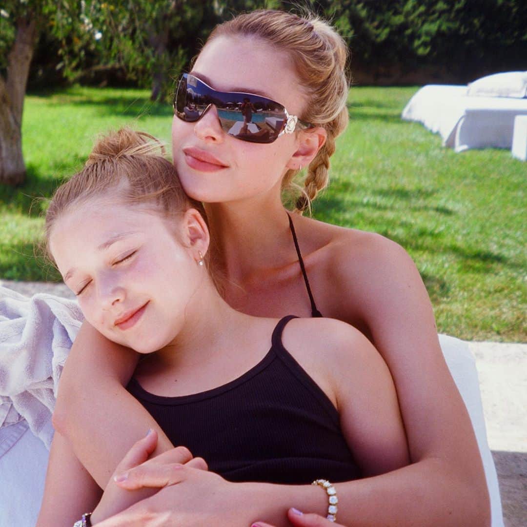 ニコラ・ペルツのインスタグラム：「missing the gorgeous and sweet harper seven extra today 🥺」