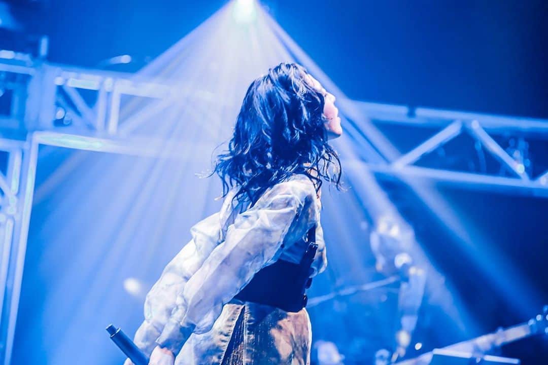EOWさんのインスタグラム写真 - (EOWInstagram)「Dear overseas fans✈️  Thank you for always listening to my music! I'm very happy to be able to connect with you across the border🌎  I hope to see you one day!!  photo by @nishimakitaichi」10月10日 22時49分 - laco_eow