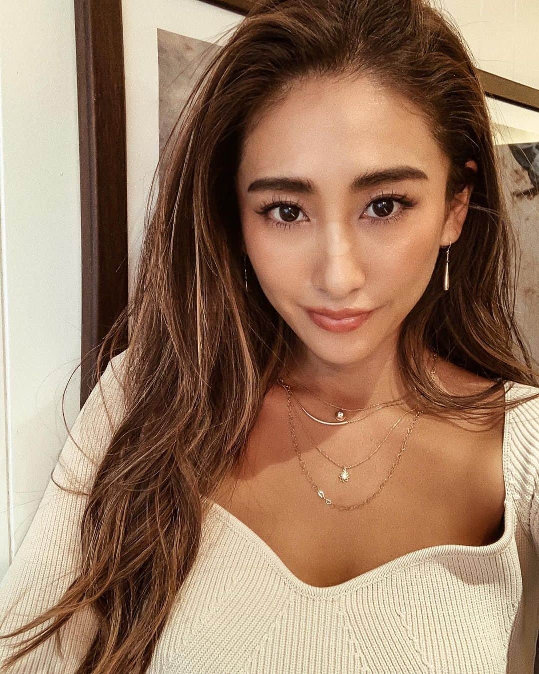 のインスタグラム：「パリジェンヌパーマが凄すぎて 逆さまつ毛の私悩み飛びました🥺 今までの私が嫌なりました😓 パリジェンヌパーマしてからマツエクしたら睫毛が上がりすぎてマツエクの長さ二個も下げたのにまだ長く見える😂 根元から上がりまくり😚 . 嬉しすぎ☺️💓 . @eyemajic_shibuya  . #eyemajic #渋谷#マツエク#付けまつ毛#パリジェンヌパーマ#パーマ#睫毛#beauty#beauty大好き#鼻の絆創膏まだとれず1週間」