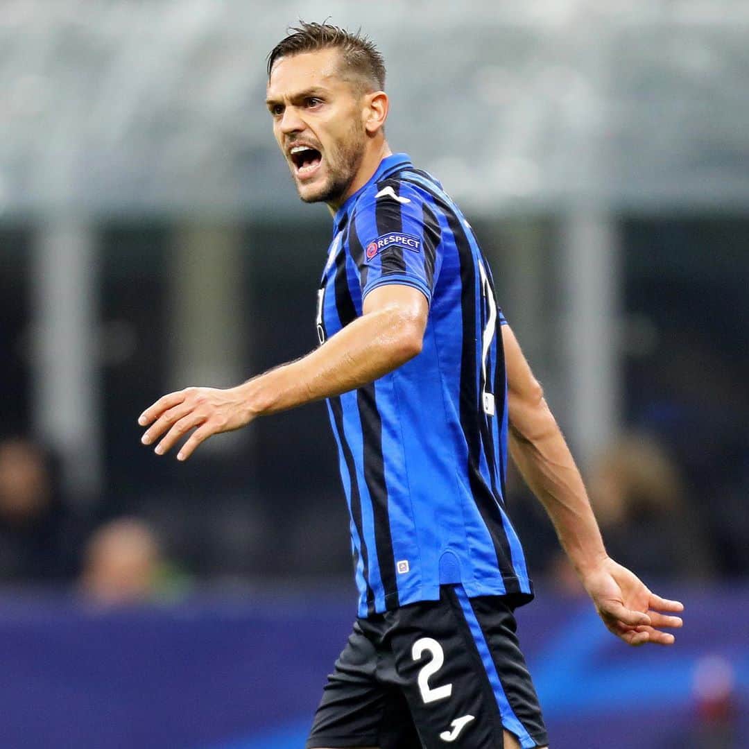 アタランタBCさんのインスタグラム写真 - (アタランタBCInstagram)「6º compleanno insieme 🥰 Auguri Rafa! 🥳 6th 🖤💙 birthday! Feliz aniversário @rafael.toloi2! 🎉 ⠀ #AuguriRafa #GoAtalantaGo ⚫️🔵 #Atalanta #BergAMO #Toloi」10月10日 23時15分 - atalantabc