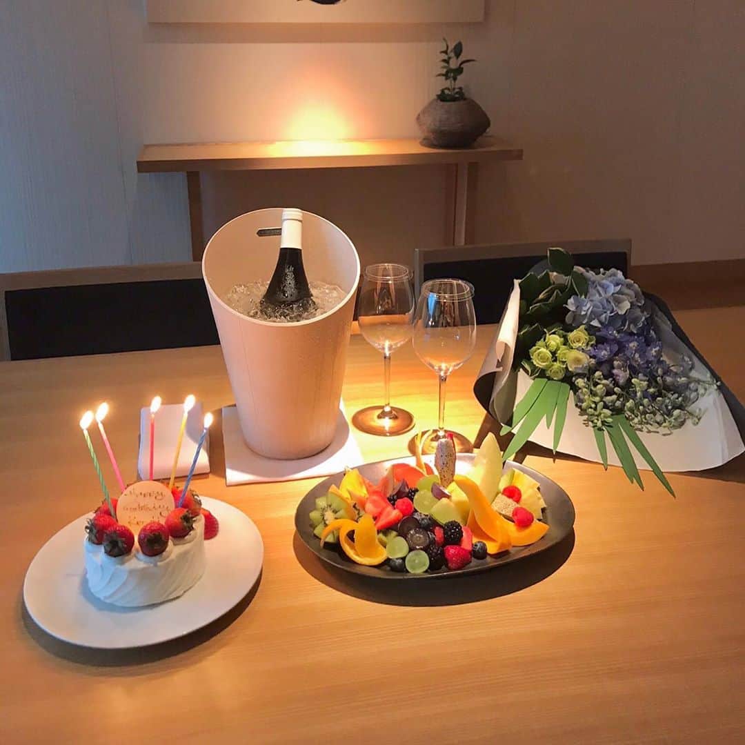 橘ケンチさんのインスタグラム写真 - (橘ケンチInstagram)「先日の誕生日に友人が素敵なギフトを用意してくれました😄🙏✨  ディナー、ワイン、プール、景色、最高に贅沢な時間でした🍽🍷🏊‍♂️🌃✨✨✨  嬉しかったなぁ😭😭😭✨✨✨  またあの素敵な空間に行きたいなぁ😍⤴️⤴️⤴️  ありがとうございました🙏✨✨✨  #amantokyo @aman_tokyo」10月10日 23時21分 - kenchitachibana