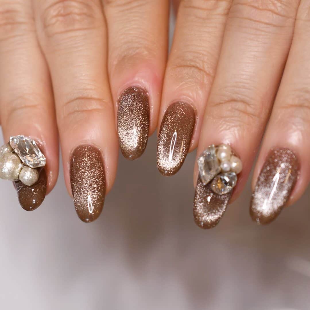 Yuka Maeda ::manicurelistのインスタグラム：「. . Salon data▼ ＝＝＝＝＝＝＝＝＝＝＝＝＝＝＝＝＝＝＝＝ . CADENAS -nail eyelash salon- ●Nail artist  @yuka.maeda  @yuki_cadenas ●eyelash　@cadenaseyelash  ゲストに愛と感動を…♡ . 【 LINE ＠cadenas 】 ご予約/お問い合わせはLINEよりお気軽に🤲 ▶︎▶︎#cadenasnail デザインアップしてます♡  price…★⭐︎Instagram特別キャンペーン中⭐︎★ . 「インスタ見たよ👀」と LINEからご予約で特別プライス7500円！！ . ※ご新規様限定 ※キャラクターや特殊なエレメント等のみ 別途料金いただく場合ございます🙇🏻‍♀️ . . price…初回8000円（オフ込み） access…大阪市北区堂山町16-1  中崎町駅  徒歩5分 /  梅田駅  徒歩6分 . tel… 06-4792-8617 ＝＝＝＝＝＝＝＝＝＝＝＝＝＝＝＝＝＝＝＝ . . .  #中崎町ネイルサロン #梅田ネイルサロン #大阪ネイルサロン #関西ネイルサロン #インスタネイル #instanails #instanail #トレンドネイル #ネイルサンプル #ニュアンスネイルデザイン  #ネイルブック #ニュアンスネイル #ネイルチェンジ #今月のネイル #にゅーねいる #秋ネイル #マグネットネイル  #ネイル大好き #スターギャラクシーネイル #ネイル部 #女子力向上委員会 #女子力 #ビジューネイル #アートネイル #ブラウンネイル #ニューネイル  #ナノソル #ナノソルcc  #ナノソル販売店大阪」