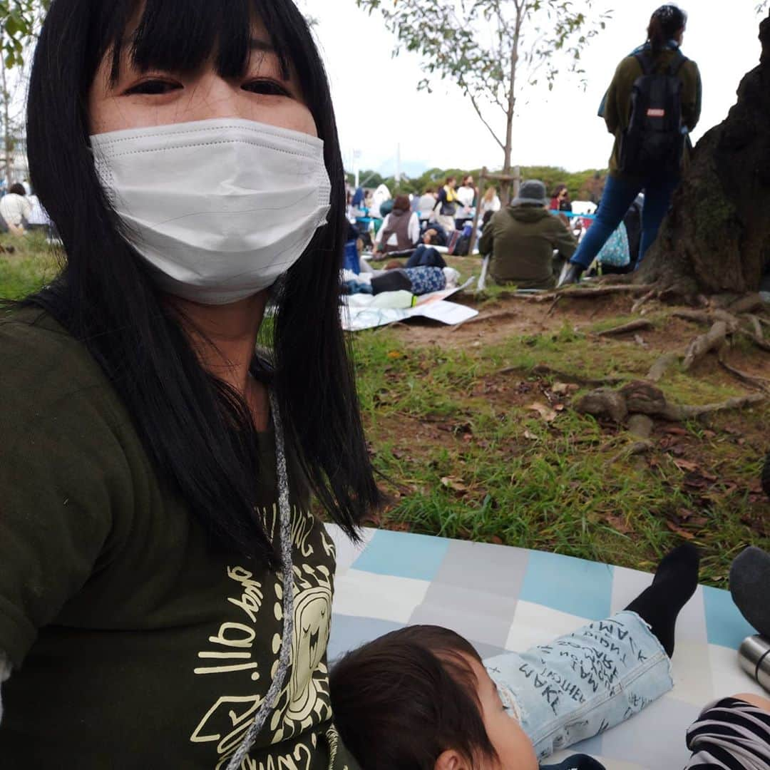 Ritsukoさんのインスタグラム写真 - (RitsukoInstagram)「OSAKA GENKi PARK最高やった。芸術と音楽の祭典。（芸術的な作品はとったりする暇なくて写真ないけど） 海外の地方フェスぽい雰囲気がたまらない。いつもはインドの電車くらい混んでる遊具でゆったり子供が遊んだり、初めてスワンボートに乗った。見たいライブたくさんで見きれなかった！来年も再来年も開催希望。そしていつか少年ナイフ出演したいです。大阪のバンドです！ #OSAKAGENKiPARK #清水翔太 #岡崎体育 #体育の日 #岡崎体育ライブ #岡崎体育おもしろすぎた #岡崎体育かっこいい #コブクロ #山崎まさよし #begin」10月10日 23時30分 - litsuko721