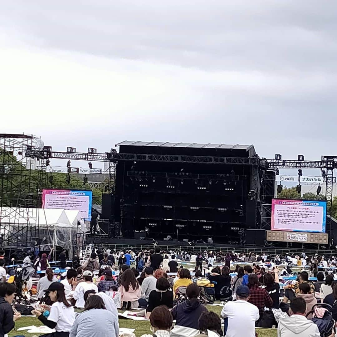 Ritsukoさんのインスタグラム写真 - (RitsukoInstagram)「OSAKA GENKi PARK最高やった。芸術と音楽の祭典。（芸術的な作品はとったりする暇なくて写真ないけど） 海外の地方フェスぽい雰囲気がたまらない。いつもはインドの電車くらい混んでる遊具でゆったり子供が遊んだり、初めてスワンボートに乗った。見たいライブたくさんで見きれなかった！来年も再来年も開催希望。そしていつか少年ナイフ出演したいです。大阪のバンドです！ #OSAKAGENKiPARK #清水翔太 #岡崎体育 #体育の日 #岡崎体育ライブ #岡崎体育おもしろすぎた #岡崎体育かっこいい #コブクロ #山崎まさよし #begin」10月10日 23時30分 - litsuko721