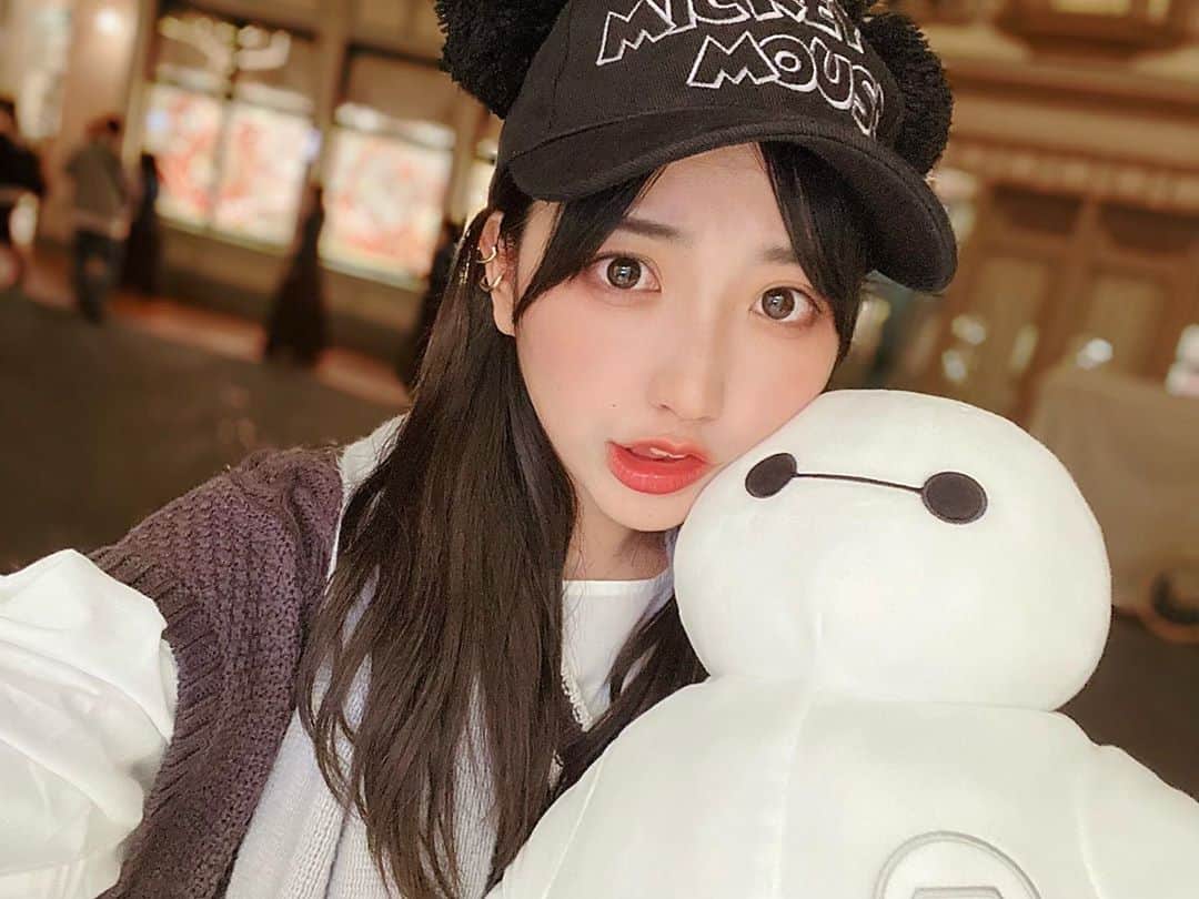 月野もあのインスタグラム：「ディズニーランド行きました！  夢の国は雨の中でも 最高だった、、、🏰🤍💫  #ディズニーランド #夢の国 #ディズニー #disneyland  #ベイマックス」