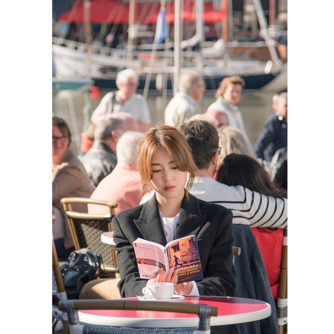 イ・ヨニのインスタグラム：「요즘 파리생각난다..ㅠㅠ #더패키지 정주행해야겠다😍😍😍 조만간 파리에서 촬영했을때 사진들 풀어야겠당😊 . @haase428 @youna_1997 파리 사진 풀자~!! . 더패키지 소장사진 풀기 챌린지여~! ㅋㅋ고고」