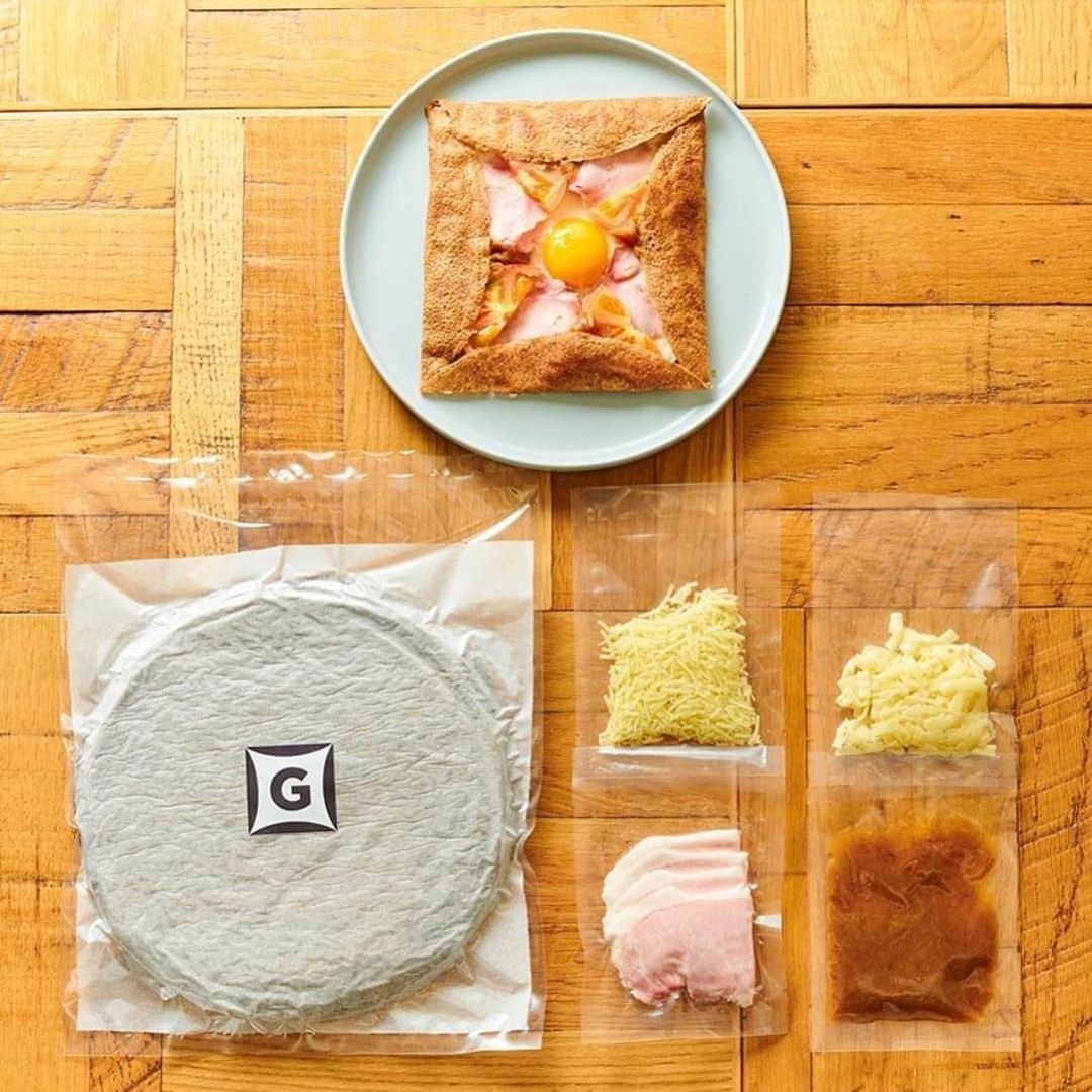 ハース恵比寿店さんのインスタグラム写真 - (ハース恵比寿店Instagram)「簡単！#おうちガレット やっともう少しで完成です^_^ 「ガレットの美味しさをもっと身近に」という想いで始めたガレットガレット事業^_^  完成したら日本全国にお届けできるようになります！ 生地だけはすでに販売してますが、ガレットキットが完成すれば、もっと手軽で簡単に美味しいガレットがおうちで食べられます^_^  【ガレットガレット公式サイト】 https://galettegalette.com 【ハース恵比寿本店】 https://hearth-ebisu.com/  #ガレット#Galette#そば#そば粉#そば粉のガレット #グルテンフリー#glutenfree #ヘルシー#healthyfood #superfood#恵比寿テイクアウト﻿#恵比寿グルメ#おしゃれランチ#池袋ガレット#恵比寿カフェ#池袋カフェ#恵比寿ランチ#恵比寿ディナーデート #テイクアウト#池袋ランチ#池袋グルメ#hearth#おうちカフェ#ハース恵比寿#低gi #galettegalette#buckwheat#おうちごはん#ブランチ」10月10日 23時53分 - hearth_ebisu