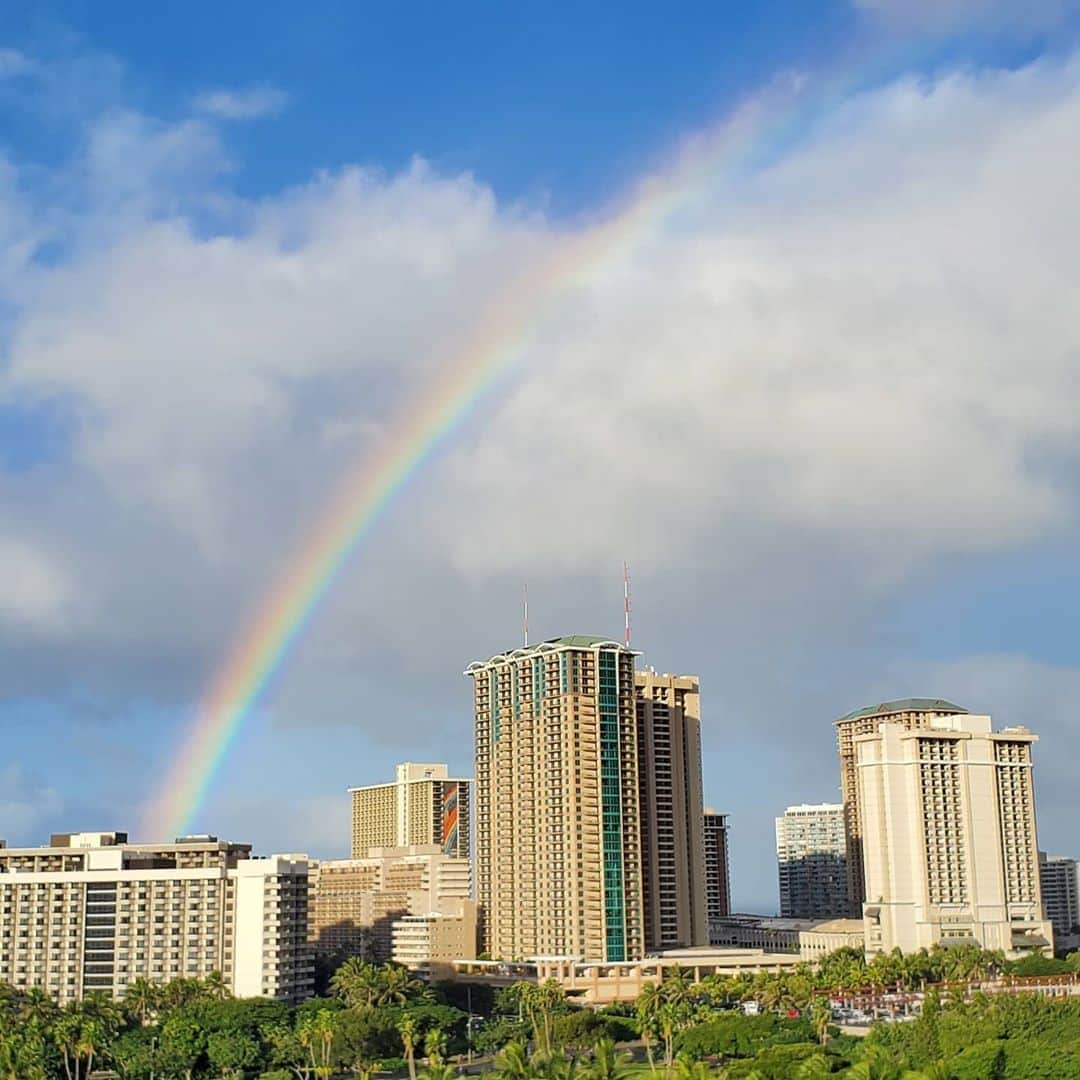 綾小路きみまろさんのインスタグラム写真 - (綾小路きみまろInstagram)「#綾小路きみまろ #ハワイの思い出 #いつかまたハワイ行きたいですね #hawaiiに行きたい #ハワイ #マノア #パンケーキ #ハンバーガー #MarketSalad #hawaii  #manoa #waiolikitchenandbakeshop  #rainbow」10月10日 23時55分 - ayanokojikimimaro_official