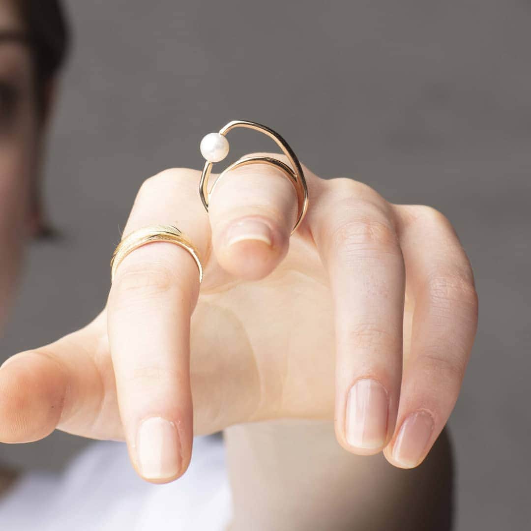 イオッセリアーニさんのインスタグラム写真 - (イオッセリアーニInstagram)「Microcosmo 10k ring with akoya pearl. #iossellianifinejewellery #pearls #handmadefinejewelry #akoya」10月11日 0時00分 - iosselliani