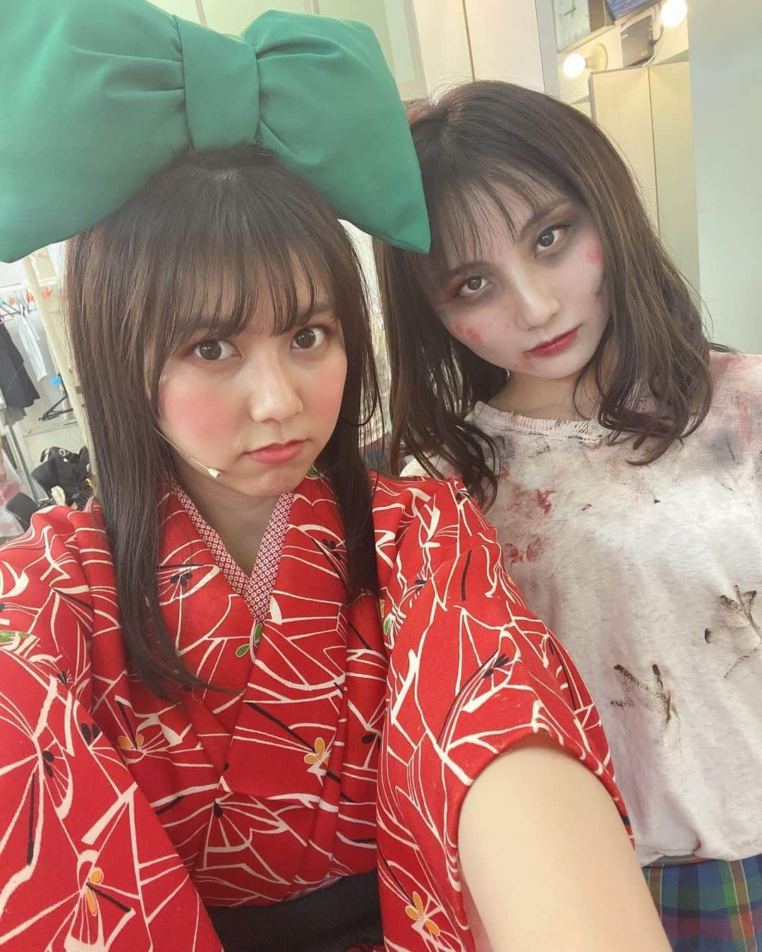 鈴木萌花さんのインスタグラム写真 - (鈴木萌花Instagram)「こんばんは☺︎﻿ ﻿ ﻿ 幽霊キャスト🎃🧟‍♀️🧟‍♂️👻﻿ ￼﻿ 楽屋にいると周りに色んな幽霊がいて、、こんなハロウィンを過ごしたことなかったので、楽しかったです🥳﻿ ﻿  #ルフラン #五反田タイガー #坂場明日香 さん #鈴木まりや さん #星波 さん #千歳ゆう さん #羽柴なつみ さん #渡辺ゆか さん #アメフラっシ #座敷童子 役 #鈴木萌花」10月11日 0時05分 - amefurasshi_moeka_official_