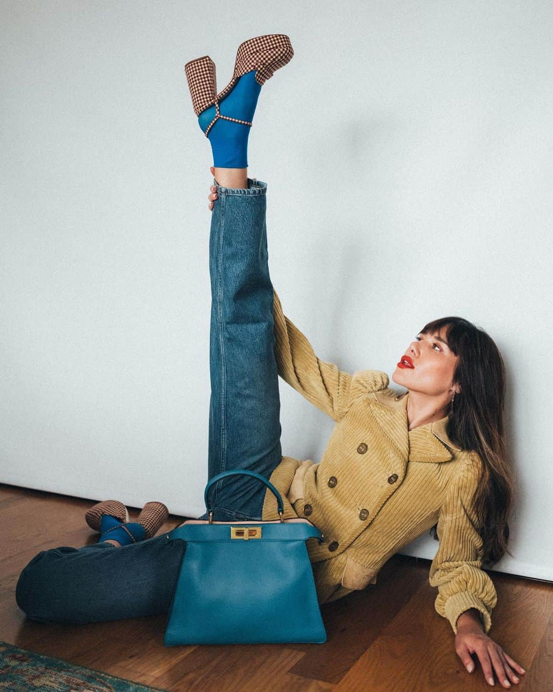 ナタリー・スアレスさんのインスタグラム写真 - (ナタリー・スアレスInstagram)「Curious, what’s in your bag? @fendi PreFall 2020 Belle De Jour collection. #FendiPeekaboo #FisforFendi」10月11日 0時05分 - natalieoffduty