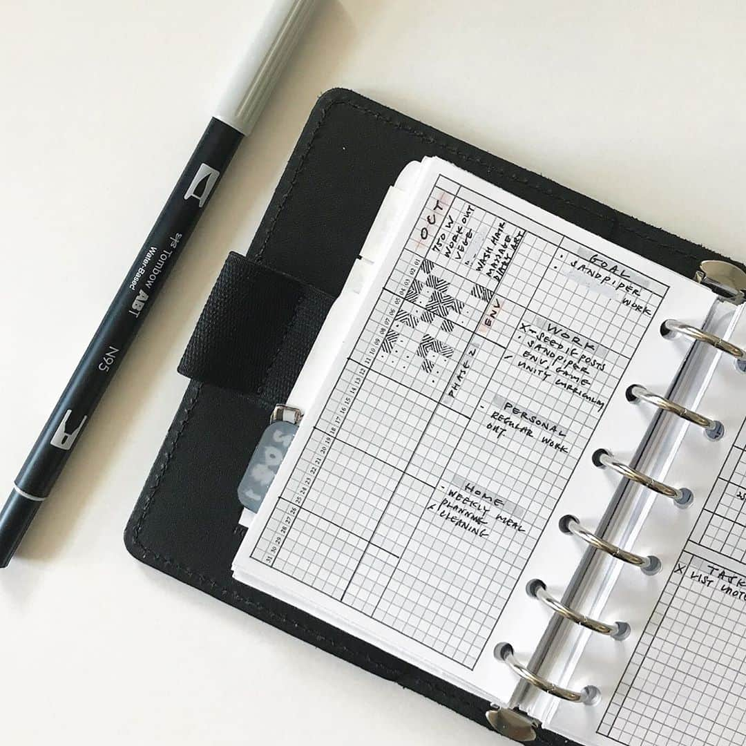 Dara M.さんのインスタグラム写真 - (Dara M.Instagram)「I ❤️tiny monthly trackers using ppco#161. #pocketrings #pocketplanner #plannercommunity #bulletjournal #minimalistplanner #functionalplanner #monthlyspread #peanutsplannerco #functionalplanning」10月11日 0時13分 - gothamhaus