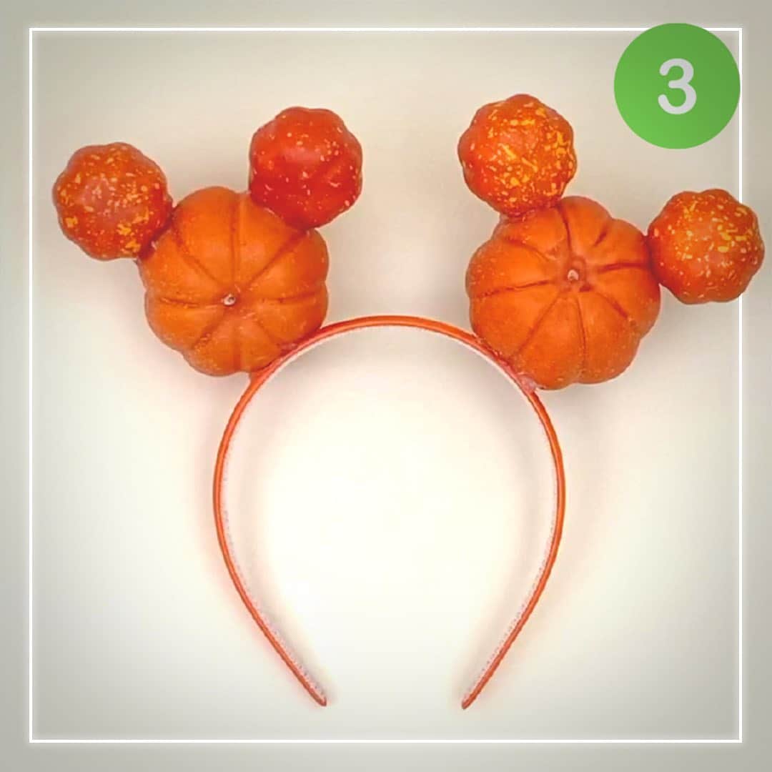 Disney Channelさんのインスタグラム写真 - (Disney ChannelInstagram)「Try our #Mickey headband and be the most menacing mouse around 🐭🎃 Follow the instructions to get started! ✂️ Cut hole in pumpkins 👒	Glue to headband 🐭	Glue mini pumpkins for ears 🎨	Paint pumpkins ✂️	Cut out faces 🎃	Stick on faces」10月11日 0時14分 - disneychannel
