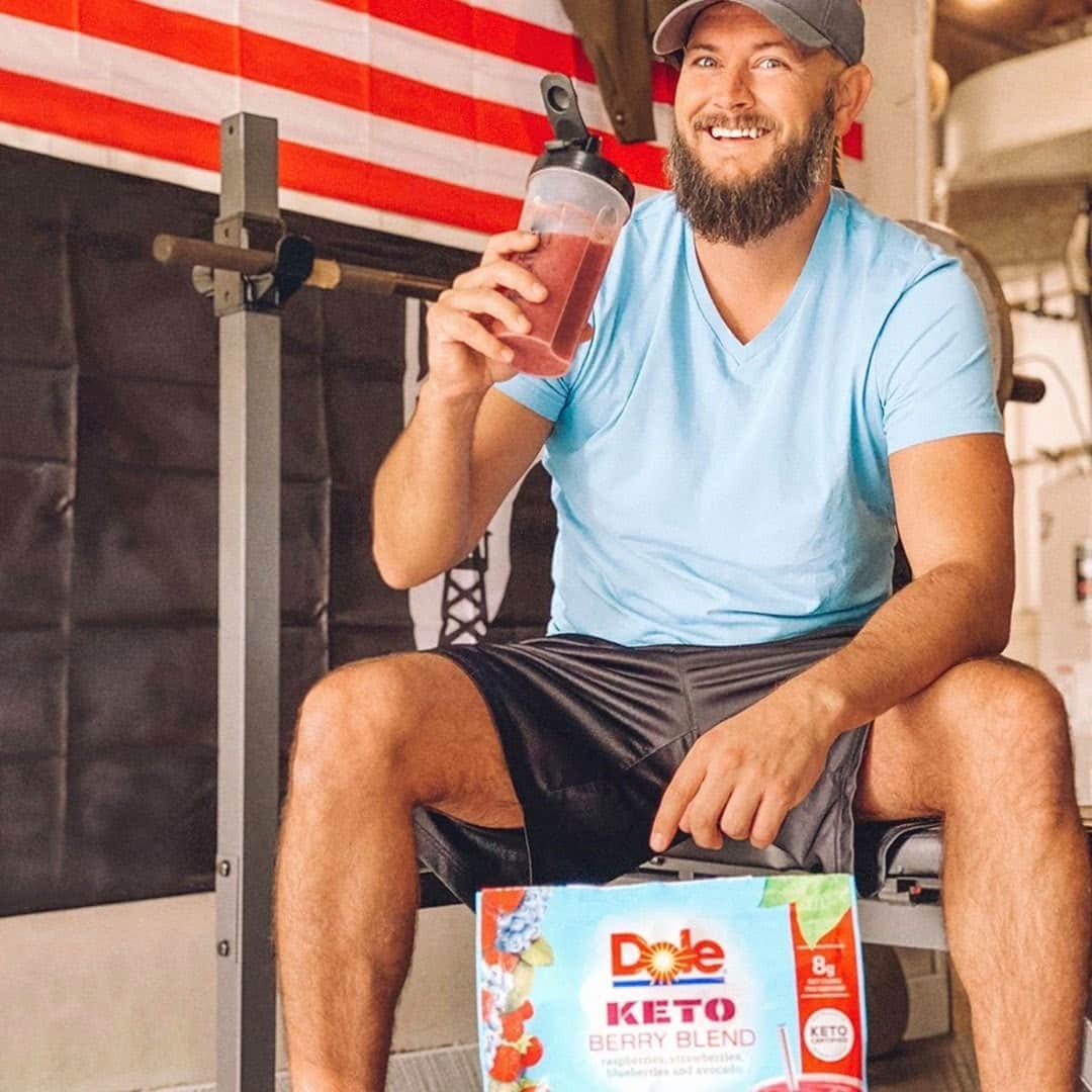 Dole Packaged Foods（ドール）のインスタグラム：「Just add liquid and blend! Our Keto Berry Blends are perfect for a spark of energy before the gym. 📸: @purpleheartvet」