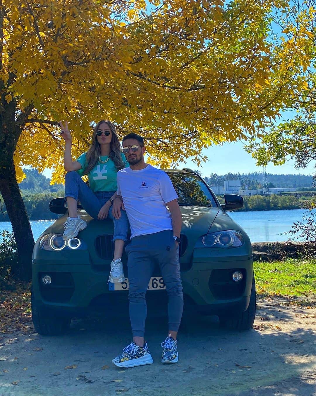 ウーゴ・ヴィエイラのインスタグラム：「Autumn vibes with my ❤️ and  @hvfashion_ 😎」