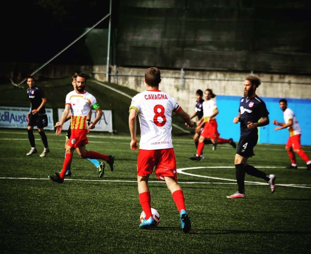 ジャニス・キャバニャのインスタグラム：「⚽️⏳」