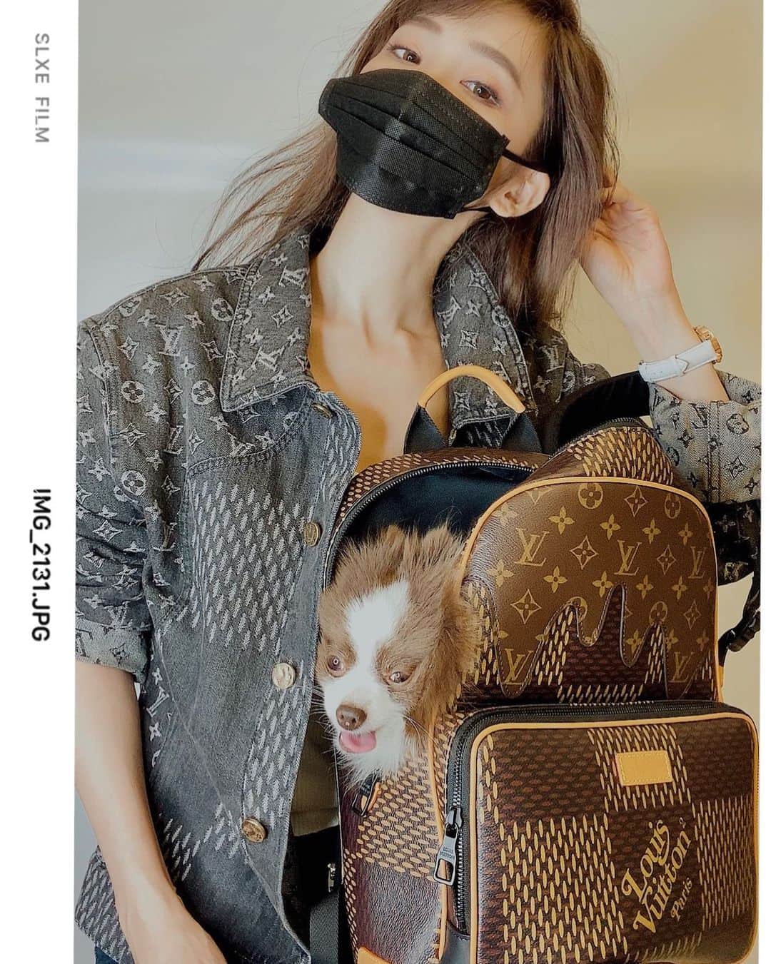 mycoのインスタグラム：「この夏大活躍した リュックとGジャンと愛犬🐶 りり入れて沢山でかけました！   ℕ𝕀𝔾𝕆 𝕩 𝕍𝕚𝕣𝕘𝕚𝕝 𝔸𝕓𝕝𝕠𝕙﻿ 今年の#louisvuitton は メンズがほんとに可愛かった🤍  MENSでも可愛いかったら 関係なしに着ています🤍 お洋服は大好きです。 옷은 여자 것도 남자 것도 좋아해요💛  担当さんが発売日前に1枚だけ確保 してくれたので1番小さいサイズ ではなかったのだけど Gジャンはオーバーサイズで ゆるゆると着てます。  #pom #dogstagram #ルイヴィトン #louisvuitton #lvfw20 #lvmenfw20 #lv2020 #lvmenprefw20 #lvmenprefall20 #lvmonogram #lv2 #lvxnigo #nigoxlv #nigo #lvdamier #lvmade ﻿  @louisvuitton @louisvuitton_international @louisvuitton_community @lv_community @louisvuitton.world @louisvuitton.style @louisvuitton.addicted」