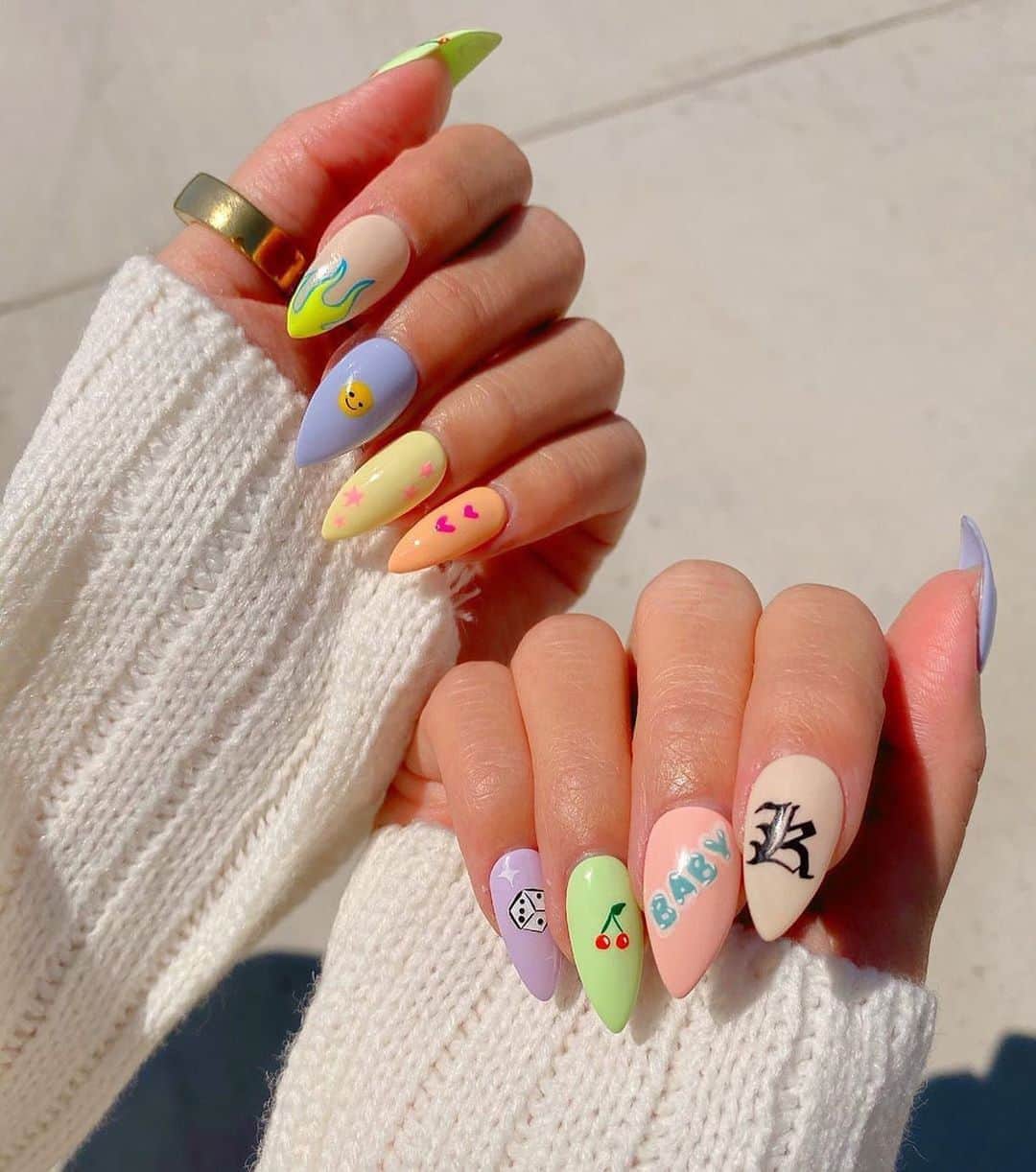 Cosmopolitanさんのインスタグラム写真 - (CosmopolitanInstagram)「Double-tap if the last time your nails looked this good was in...March 😭😂🙃 #rg @iamkareno」10月11日 0時39分 - cosmopolitan