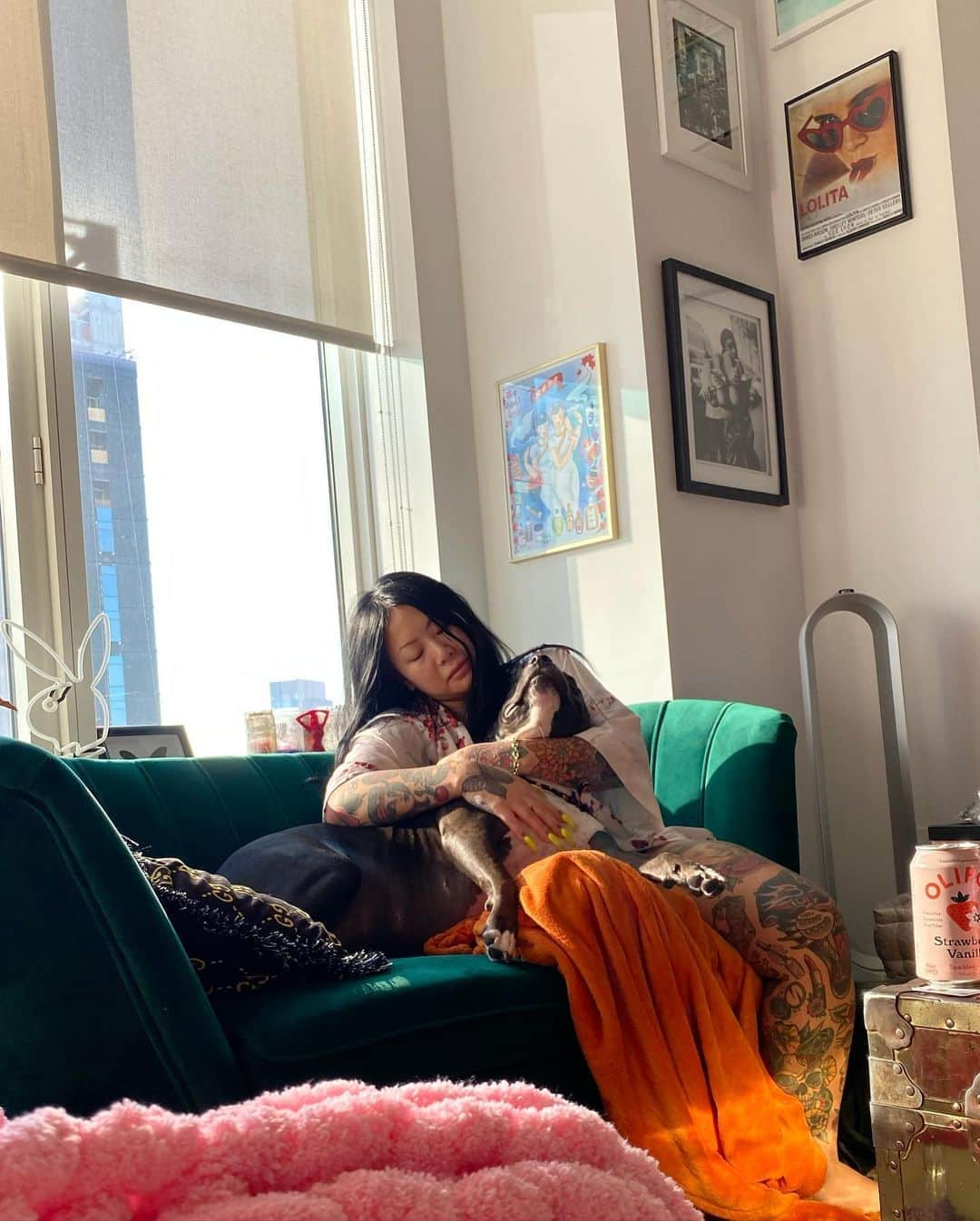 Janice Griffithさんのインスタグラム写真 - (Janice GriffithInstagram)「happy birthday to my dear and darling @connperignon, my bff, light of my life! i could wax on and on about how much i love you and our friendship and how known and fulfilled i feel or how amazing it is to grow with u but... u get the vibe. my baby my honey! we have more bad selfies or dumb vids than cute pics oops 🥰💕 now go give her money」10月11日 0時39分 - rejaniced