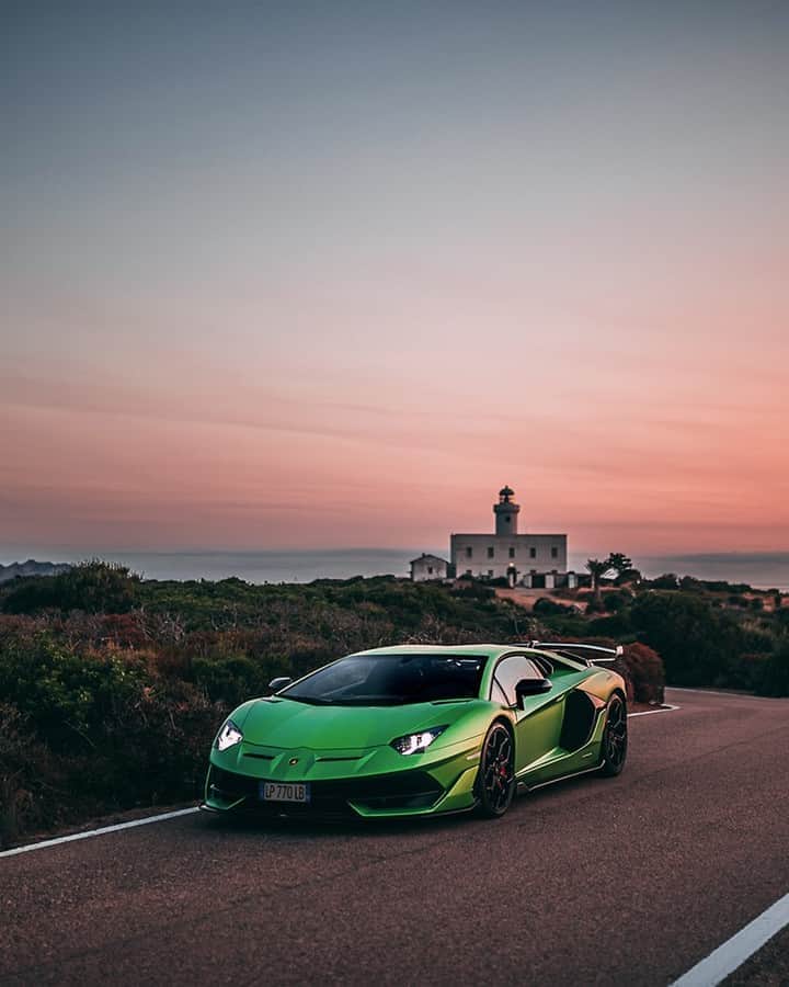 ランボルギーニのインスタグラム：「Nature and innovation. Two elements creating an amazing experience.  Where would you drive with this Aventador SVJ?  Photos by @stephan_bauer.  #Lamborghini #AventadorSVJ」