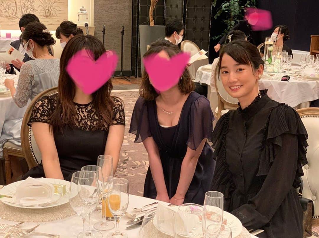 高嶋香帆のインスタグラム：「上京してから出来たお友達の結婚式に出席しました。  こんな時期ですから いつも以上に気を配る事が多いでしょうに、 式場全体の万全の対策で、 お祝いさせて頂けた事幸せに思います☺️✨  久しぶりに仲のいい友人たちと集まれて幸せ空間いっぱいでした💒💓  心からおめでとうございます🍾🎊💓」