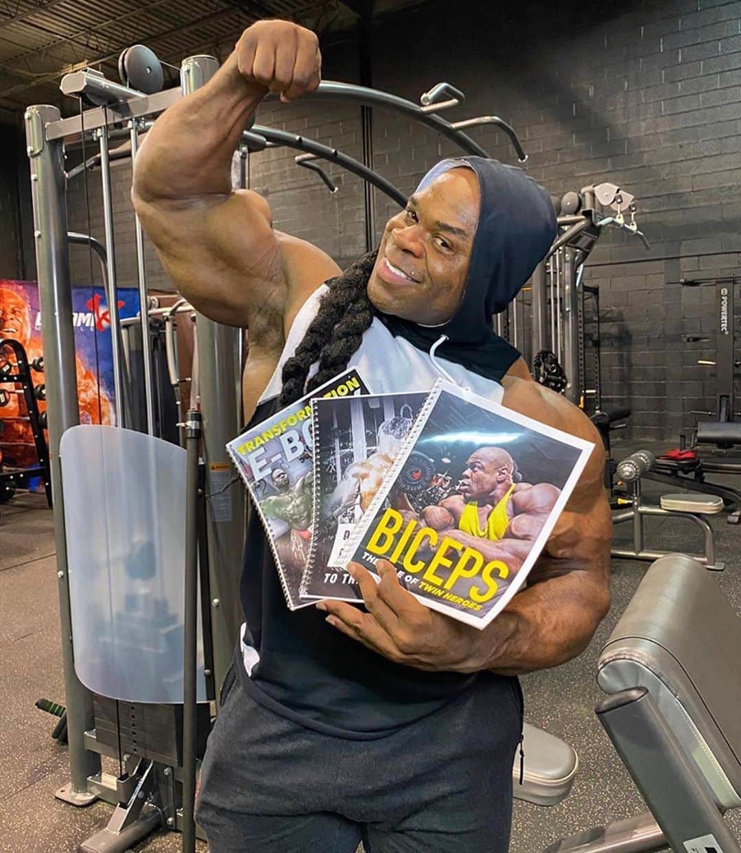 カイ・グリーンのインスタグラム：「🔥BUY 5 GET 5 FREE IS BACK!! Learn How To Properly Train Every Body Part & Pack On More Muscle To Your Frame!!  💪🏾Grab Your 5 FREE Programs Here - Trainwithkai.com  ✅GET 100’S OF DIFFERENT WORKOUTS ✅NEVER BEFORE SEEN EXERCISES ✅OVER 300 PAGES OF WRITTEN CONTENT ✅MEAL PLAN GUIDANCE ✅MACRO CALCULATIONS」