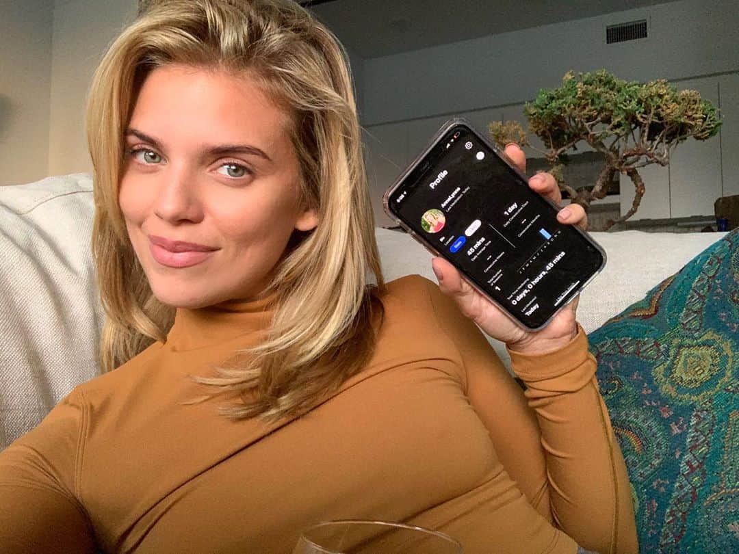 アナリン・マッコードのインスタグラム：「21 Day Meditation Challenge for optimal mental health. Please join me for the Unplug App 21 day challenge with my free 30 day code “ANNALYNNE30” to get started. The promo code must be redeemed at www.unplug.app/signup (*link in highlights) with the monthly plan option. Email support@unplug.com if you need assistance. I can’t wait to meditate with you! #unplugapp @unplugmeditation」