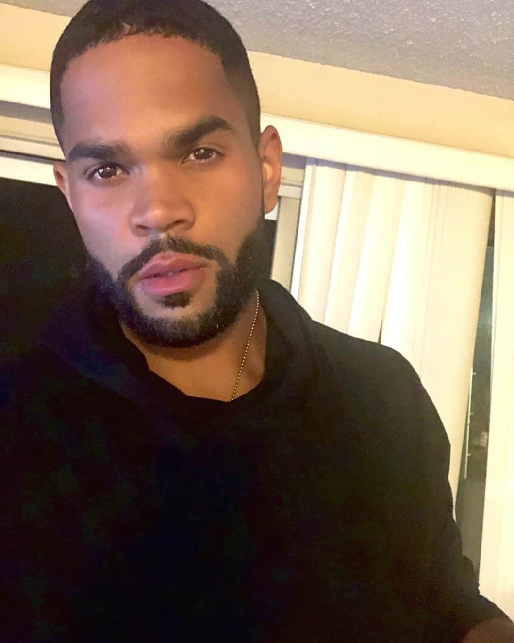 ディジョン・タルトンのインスタグラム：「What kinda night we having...?」