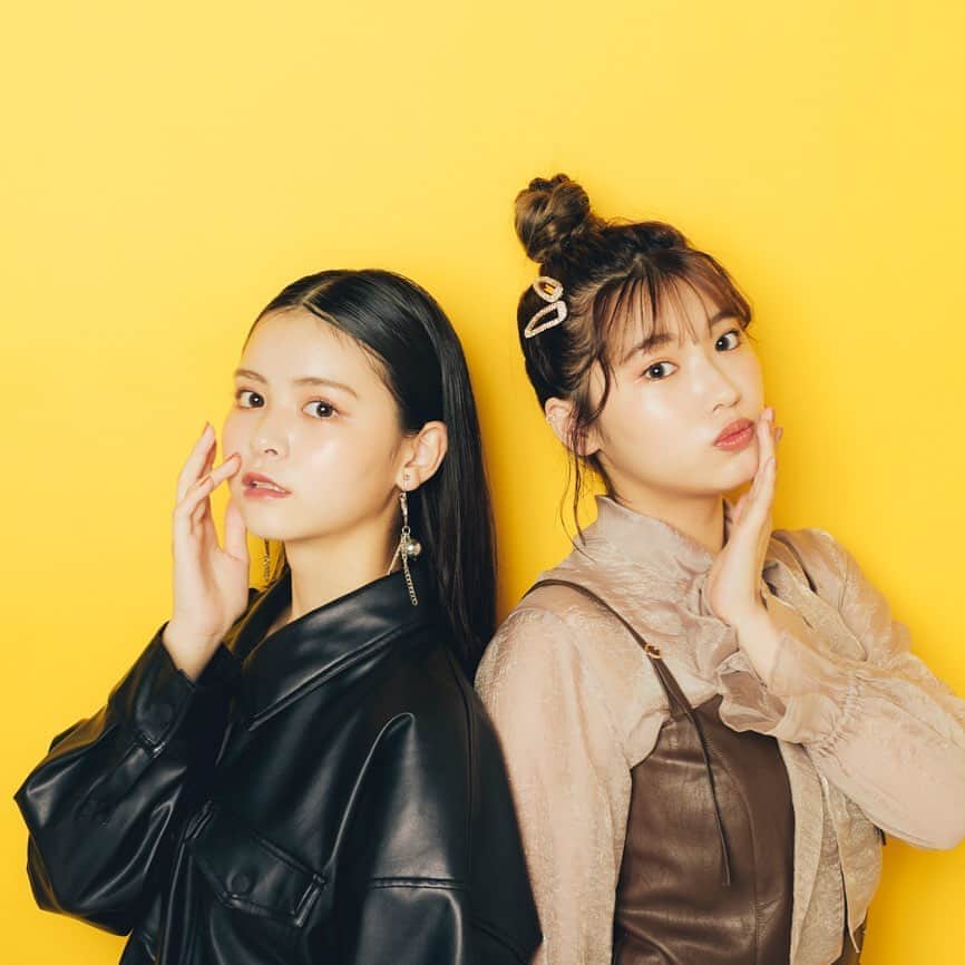 のインスタグラム：「ぬれたようなツヤ&キラキラポイント使いが決め手の秋冬シアーメイクに使えるコスメがPopteen11月号で大放出💖💄 まだ応募してないティーンズは誌面アンケートに希望の番号を書いて応募してね♡また、LOVEteenでも40周年記念でプレゼント応募ができるから要チェックだよ〜💗  #Popteen#11月号#古田愛理#あいりる#小泉のん#のんち#秋冬メイク#シアー#ツヤ#キラキラ#プレゼント#応募#LOVEteen#40周年」