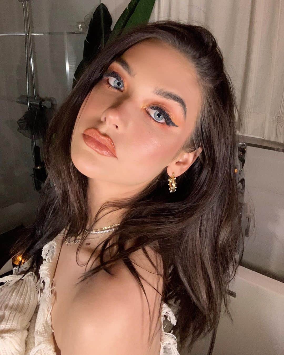 アマンダ・スティールのインスタグラム：「sweet innocent girl always good never bad 🙅🏻‍♀️👼🏻👸🏻」
