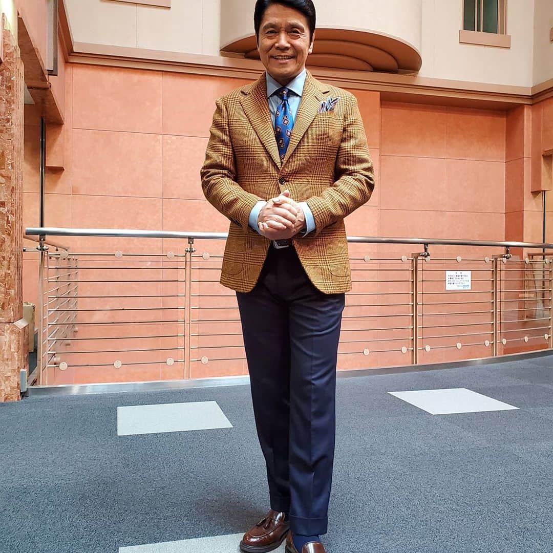 峰竜太のインスタグラム：「#アッコにおまかせ❗ #jacket#drumohr #shirt#doone #tie #borrelli #pants#Rota #shoes #brunellocucinelli」