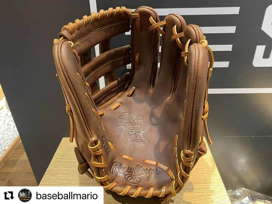 Rawlings Japanさんのインスタグラム写真 - (Rawlings JapanInstagram)「#Repost @baseballmario with @make_repost ・・・ … #ローリングス #Rawlings #エスコバー 選手モデル #エスキー #東京ヤクルトスワローズ ベースボールマリオオリジナル 限定1個入荷しました。 現在、エスコバー選手が使用しているモデルです。 ￥38,500(税込) #ゴールドラベルは付いていない #ゴールドラベルを付けるにはMLBでGG獲るしかない ・ ・ ・ #ちょっとずつ猛進 #知好楽面 #ベースボールマリオ #下北沢 #スポーツマリオ #グラブブルペン #野球専門店 #東京野球専門店 #野球 #ソフトボール @rawlings_japan_llc」10月11日 11時38分 - rawlings_japan_llc