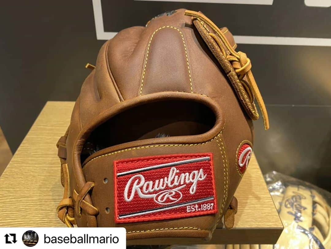 Rawlings Japanさんのインスタグラム写真 - (Rawlings JapanInstagram)「#Repost @baseballmario with @make_repost ・・・ … #ローリングス #Rawlings #エスコバー 選手モデル #エスキー #東京ヤクルトスワローズ ベースボールマリオオリジナル 限定1個入荷しました。 現在、エスコバー選手が使用しているモデルです。 ￥38,500(税込) #ゴールドラベルは付いていない #ゴールドラベルを付けるにはMLBでGG獲るしかない ・ ・ ・ #ちょっとずつ猛進 #知好楽面 #ベースボールマリオ #下北沢 #スポーツマリオ #グラブブルペン #野球専門店 #東京野球専門店 #野球 #ソフトボール @rawlings_japan_llc」10月11日 11時38分 - rawlings_japan_llc