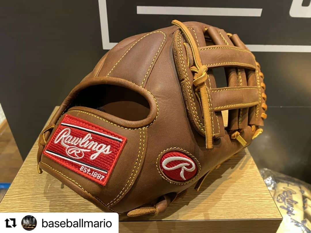 Rawlings Japanさんのインスタグラム写真 - (Rawlings JapanInstagram)「#Repost @baseballmario with @make_repost ・・・ … #ローリングス #Rawlings #エスコバー 選手モデル #エスキー #東京ヤクルトスワローズ ベースボールマリオオリジナル 限定1個入荷しました。 現在、エスコバー選手が使用しているモデルです。 ￥38,500(税込) #ゴールドラベルは付いていない #ゴールドラベルを付けるにはMLBでGG獲るしかない ・ ・ ・ #ちょっとずつ猛進 #知好楽面 #ベースボールマリオ #下北沢 #スポーツマリオ #グラブブルペン #野球専門店 #東京野球専門店 #野球 #ソフトボール @rawlings_japan_llc」10月11日 11時38分 - rawlings_japan_llc