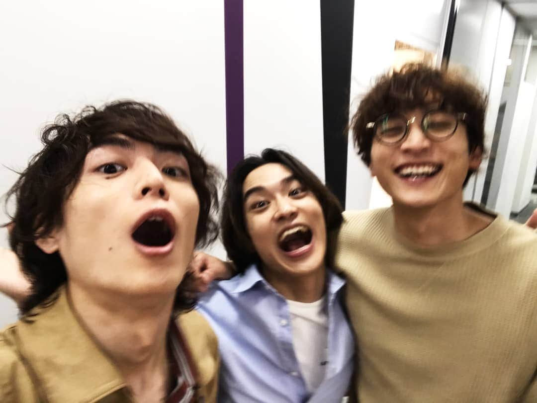 溝口琢矢さんのインスタグラム写真 - (溝口琢矢Instagram)「. 2020.10.10  「FROGS 2013再演Ver.」 ご覧頂きありがとうございました！  7年越しのアフタートーク。 自分が勝手に決めた狭い世界で必死にもがいていた当時の気持ちを細かく思い出しましたが、まさに井の中の蛙だったのだと、今になって痛感しております。世界は広い。可能性も無限。行ってみなきゃ分からん。  ということで、 今日も挑戦の1日行ってきます🐸🔥 #FROGS #小関裕太 #松岡広大 #溝口琢矢」10月11日 11時31分 - mizoguchi_takuya_official