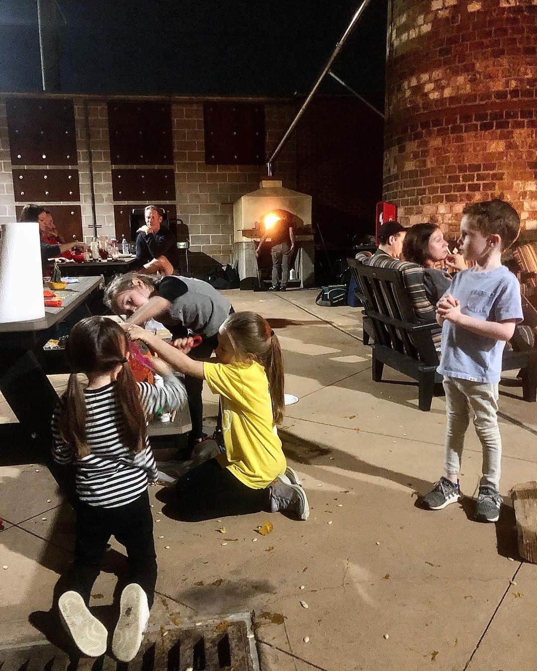 シネイド・ケアーのインスタグラム：「It’s a pumpkin carving, pizza making, wine drinking, s’mores eating, color changing kind of night..🎃👩‍🎨 #silkloftsbayonne @silkloftsbayonne」