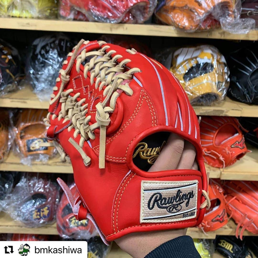 のインスタグラム：「#Repost @bmkashiwa with @make_repost ・・・ . 湯もみ型付け⚾️⚾ ローリングス 軟式グラブ　 B88  . 販売価格¥22,880円（税込） （通販でも可能です。） . #ベースマン#ベースマン柏#ベースマン柏支店#野球専門店#ローリングス#rawlings#B88#湯もみ加工 #湯もみ型付け#高校野球#プロ野球#野球#ソフトボール @rawlings_japan_llc」