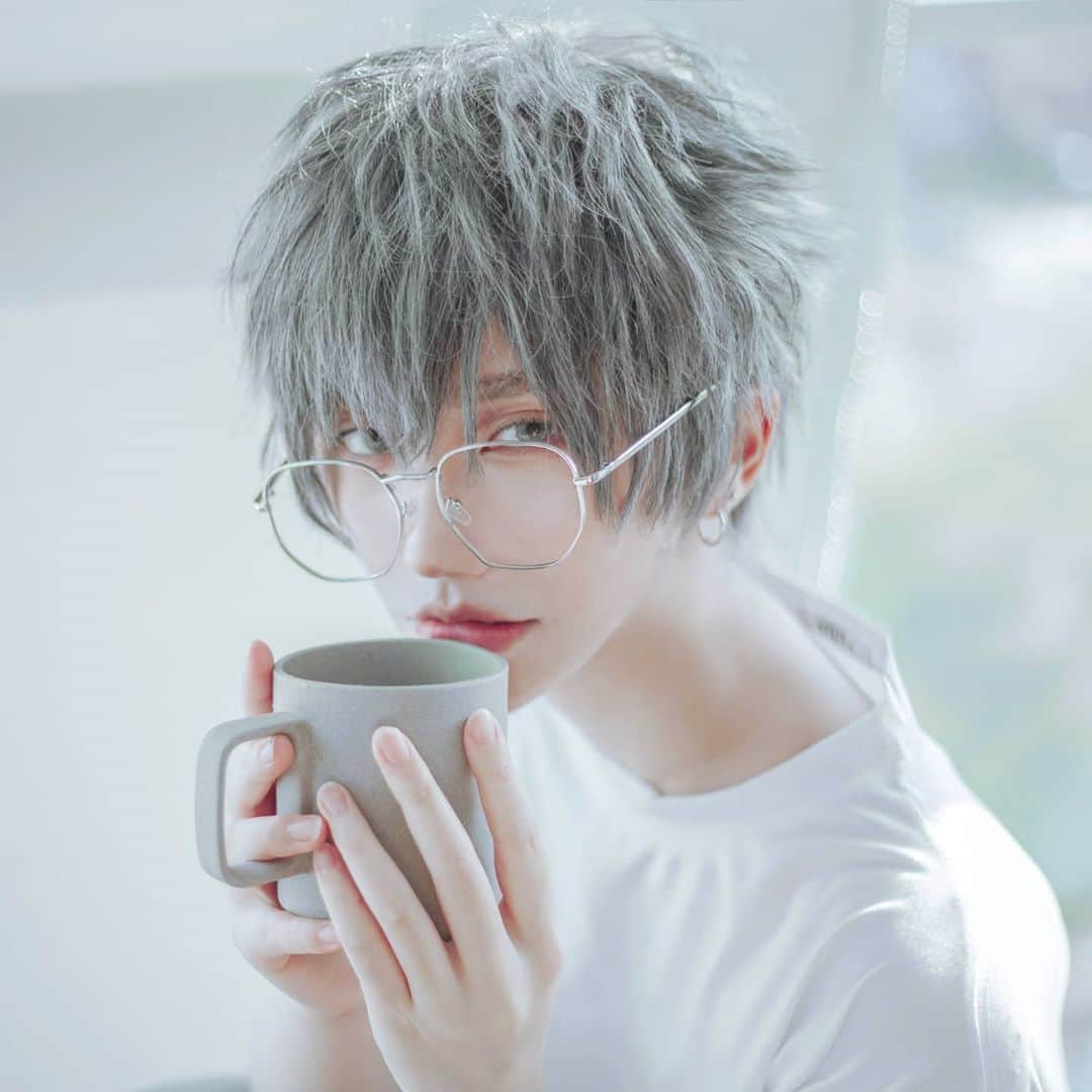 ひかりんのインスタグラム：「Wake up early with me tomorrow because I'll be streaming our Minecraft Server Opening ceremony at 8AM EST😚 twitch/ItsHikarin GeistCraft is now ready for joining at GeistCraft.com ! . Photo  @meowstars」