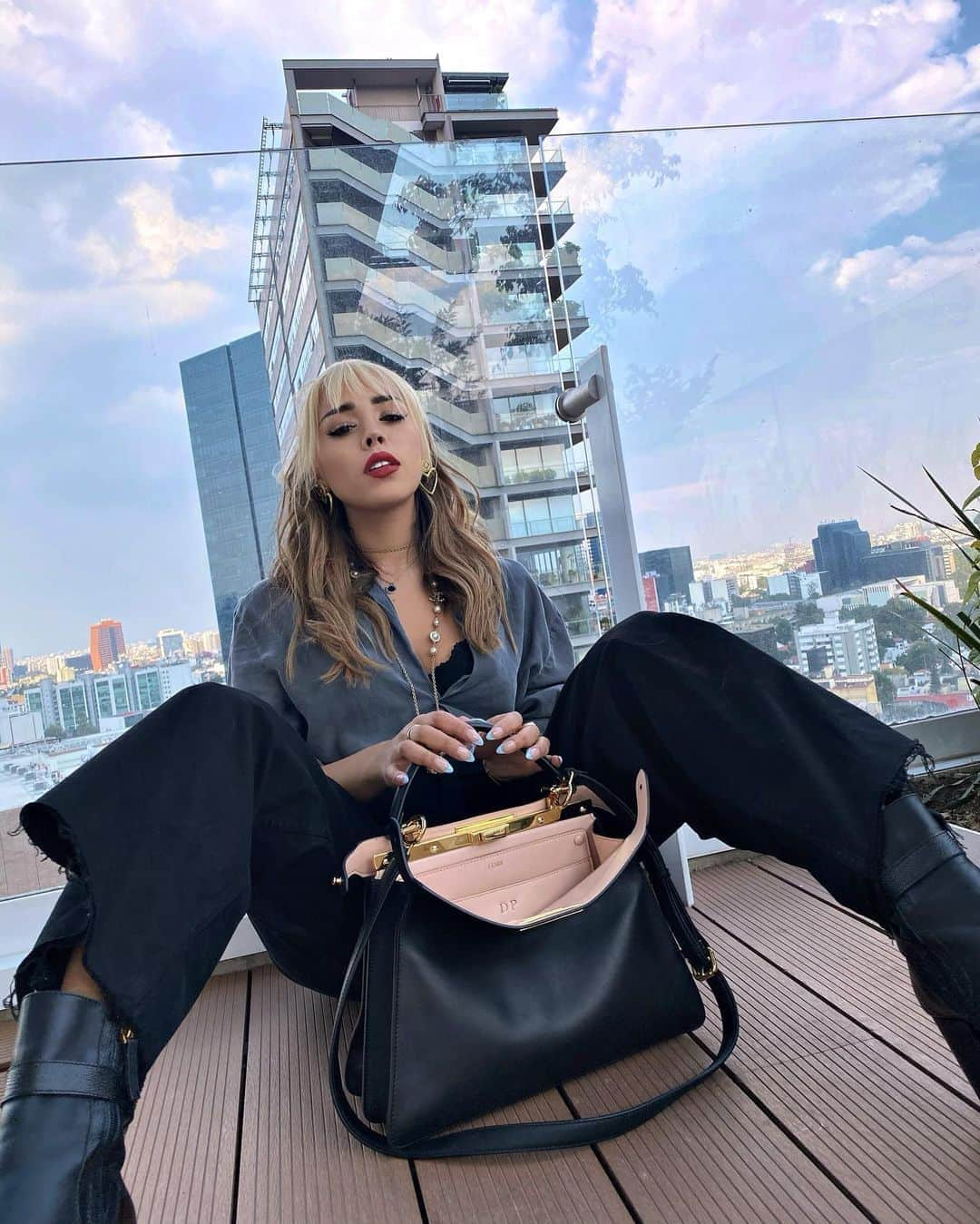 Danna Paolaさんのインスタグラム写真 - (Danna PaolaInstagram)「☁️ to the infinity and beyond ☁️ #Fendicons #FendiPeekaboo #Fendi #Fisfor」10月11日 2時48分 - dannapaola