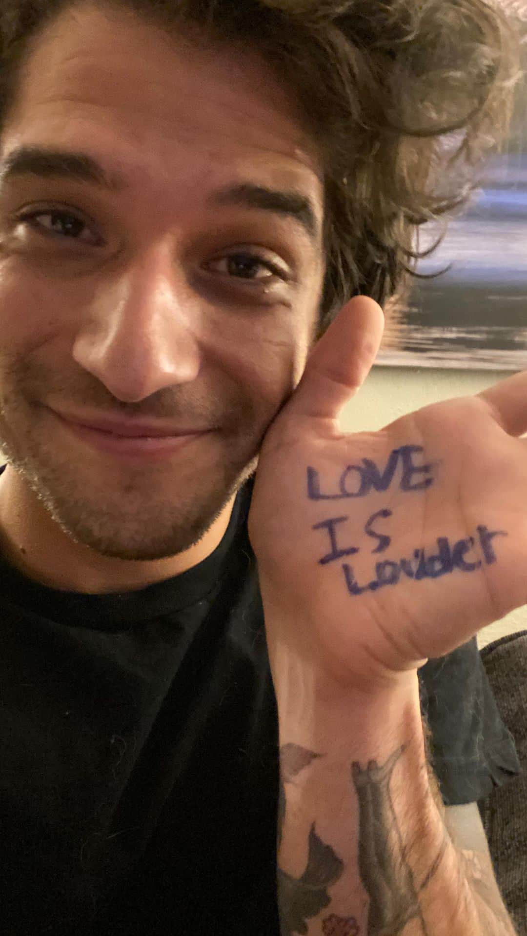 のインスタグラム：「@LoveIsLouder @JedFoundation  @Lionsgate  #LoveIsLouder #WorldMentalHealthDay」