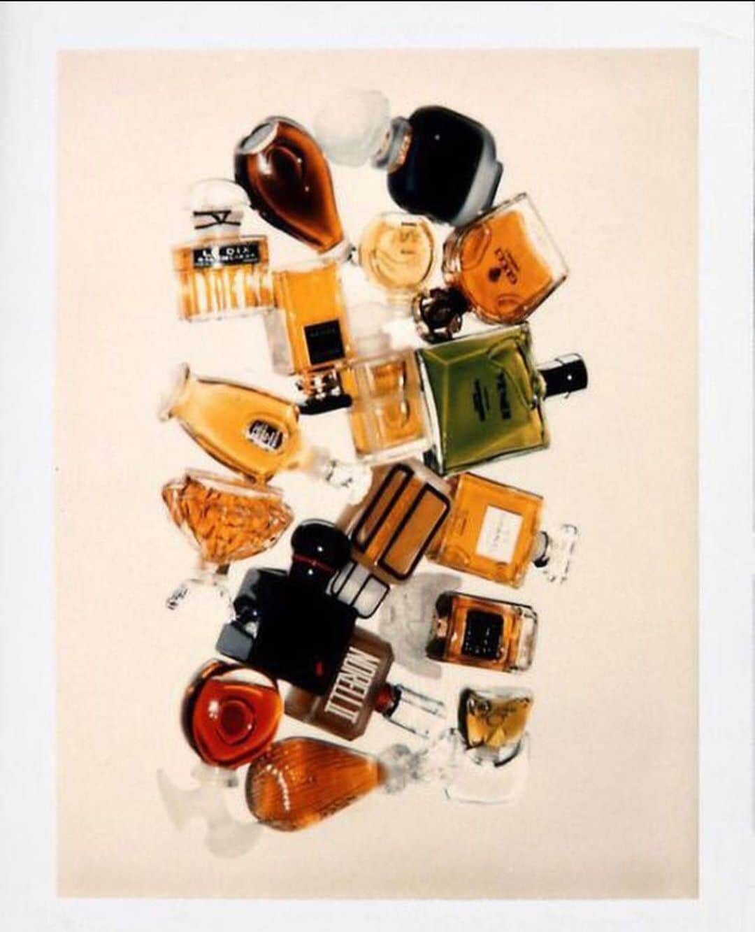 ウィンターケイトのインスタグラム：「What is your signature scent? #AndyWarhol #perfume」