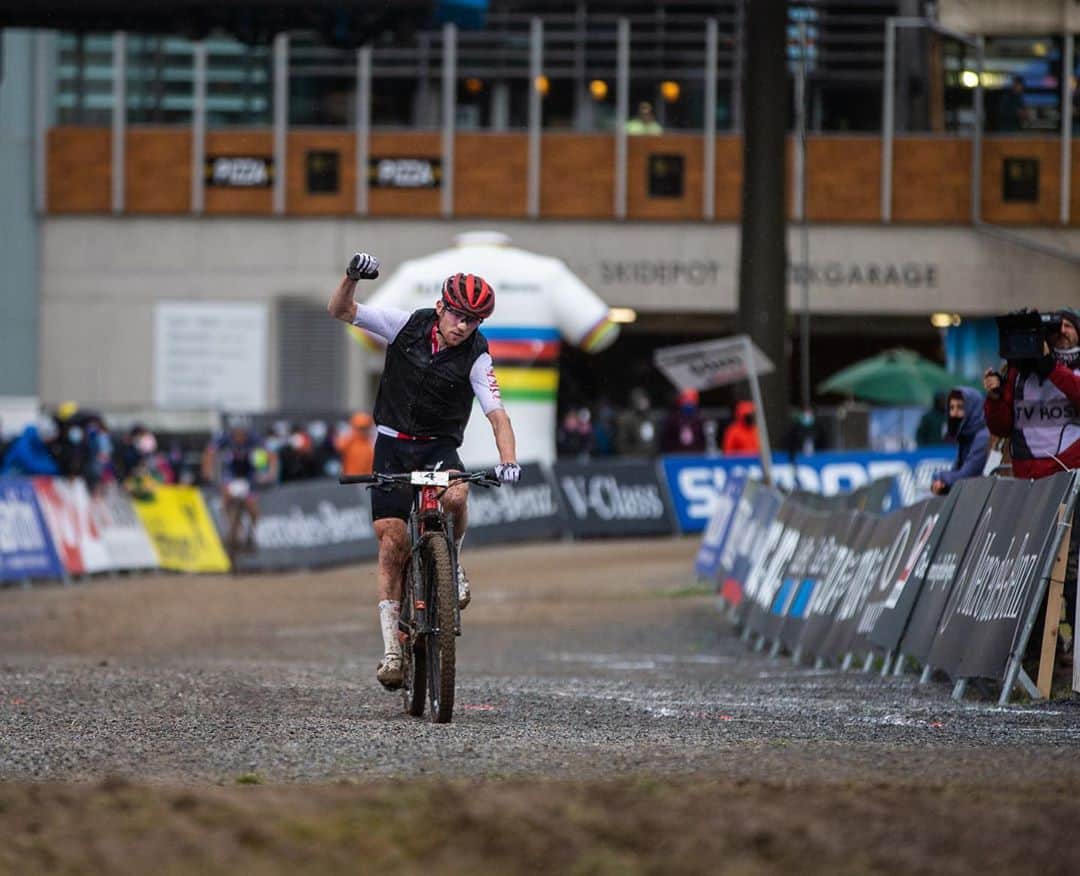 Shimanoさんのインスタグラム写真 - (ShimanoInstagram)「French domination on the muddy and slippery course of the 2020 XCO @uci_mountainbike World Champs. Proud to see many @shimanomtb riders on the podium. 👉 #ShimanoMTB #MTBworlds 📸 @michalcervenyphoto」10月11日 3時28分 - rideshimano