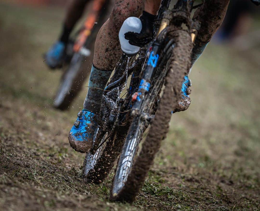 Shimanoさんのインスタグラム写真 - (ShimanoInstagram)「French domination on the muddy and slippery course of the 2020 XCO @uci_mountainbike World Champs. Proud to see many @shimanomtb riders on the podium. 👉 #ShimanoMTB #MTBworlds 📸 @michalcervenyphoto」10月11日 3時28分 - rideshimano