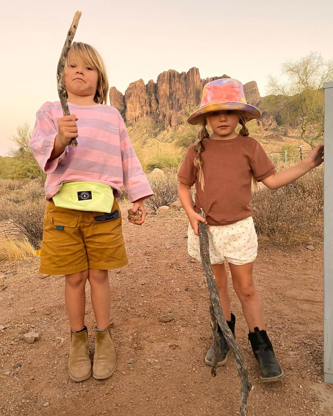 Amber Fillerup Clarkさんのインスタグラム写真 - (Amber Fillerup ClarkInstagram)「Spent the night at Lost Dutchman 💓 we stayed up late and watched the stars and we saw one of those insane shooting stars that has the trail of dust and looks extra special 💫 I am just obsessed with our camper I want to take it everywhere!」10月11日 3時27分 - amberfillerup