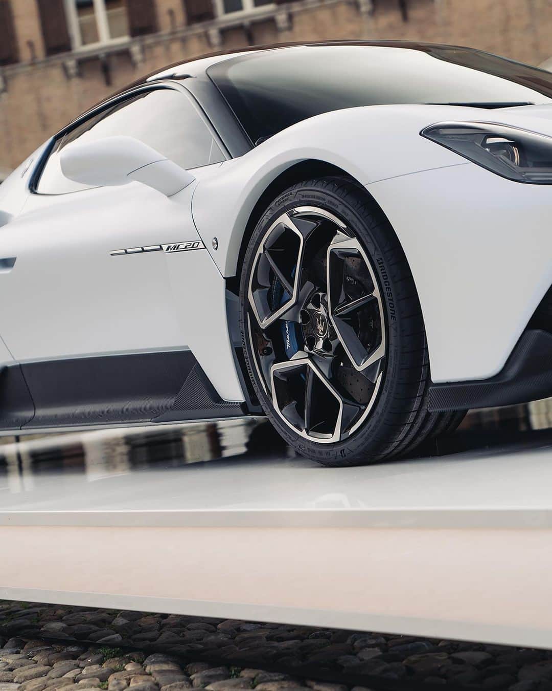 マセラティさんのインスタグラム写真 - (マセラティInstagram)「Born from a passion for speed. Designed to reach the apex of beauty and engineering prowess. The #MaseratiMC20 is proudly #MadeinModena MC20. The First of its Kind. #Maserati」10月11日 3時24分 - maserati