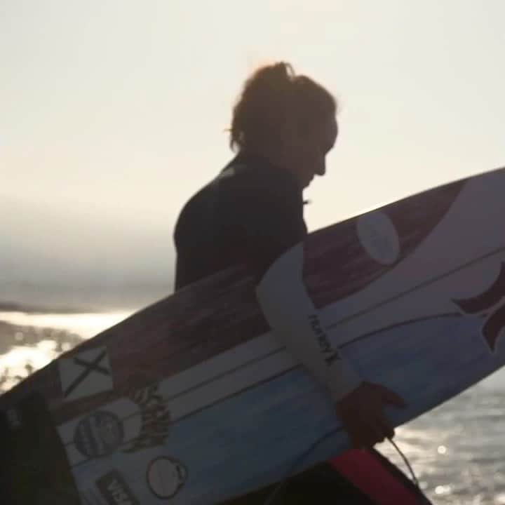 カリッサ・ムーアのインスタグラム：「Board testing @mayhemsurfboards_mattbiolos @artbyryder ☺️🙏🏼 video: @gregsworld」