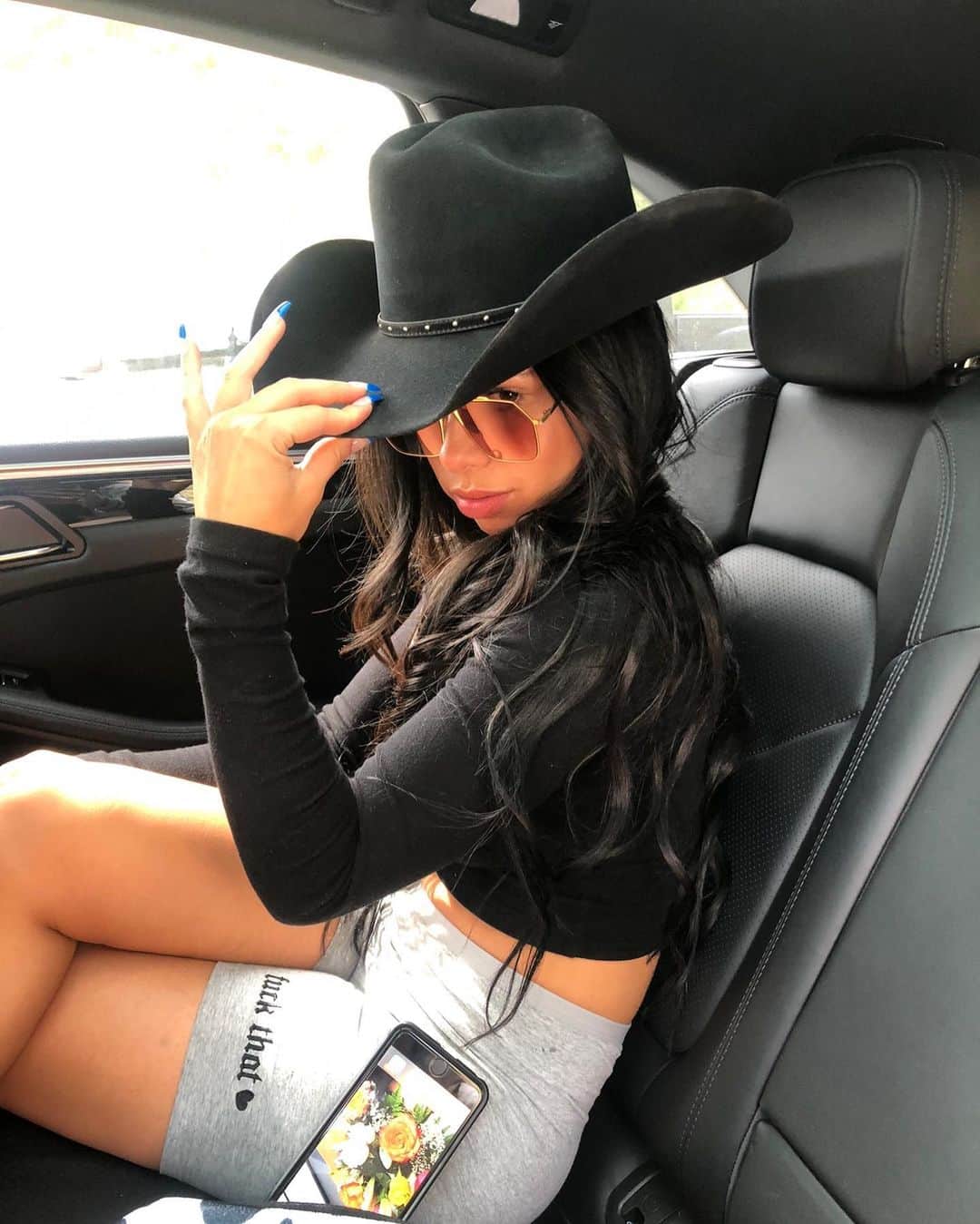 シエラ・ラミレスのインスタグラム：「are you your birthday? cuz you’re a 10/10! i love you @savannahramirez more than life itself! i’ve had the pleasure of growing up beside you & it’s been the greatest treasure to me! i love the woman you’ve become, & i can’t wait for what this year brings you! you make me wanna be a better person everyday. i don’t know what i’d do without you or the constant laughter you bring to the world. thank you for being the gift that you are!!! HAPPY MOTHAFUCKIN BIRTHDAY BIHHHH🥳🍰🍸👶🏻💖✨💄👩🏻‍💻👯‍♀️👛🍌🍫🎠🧸♎️💗」