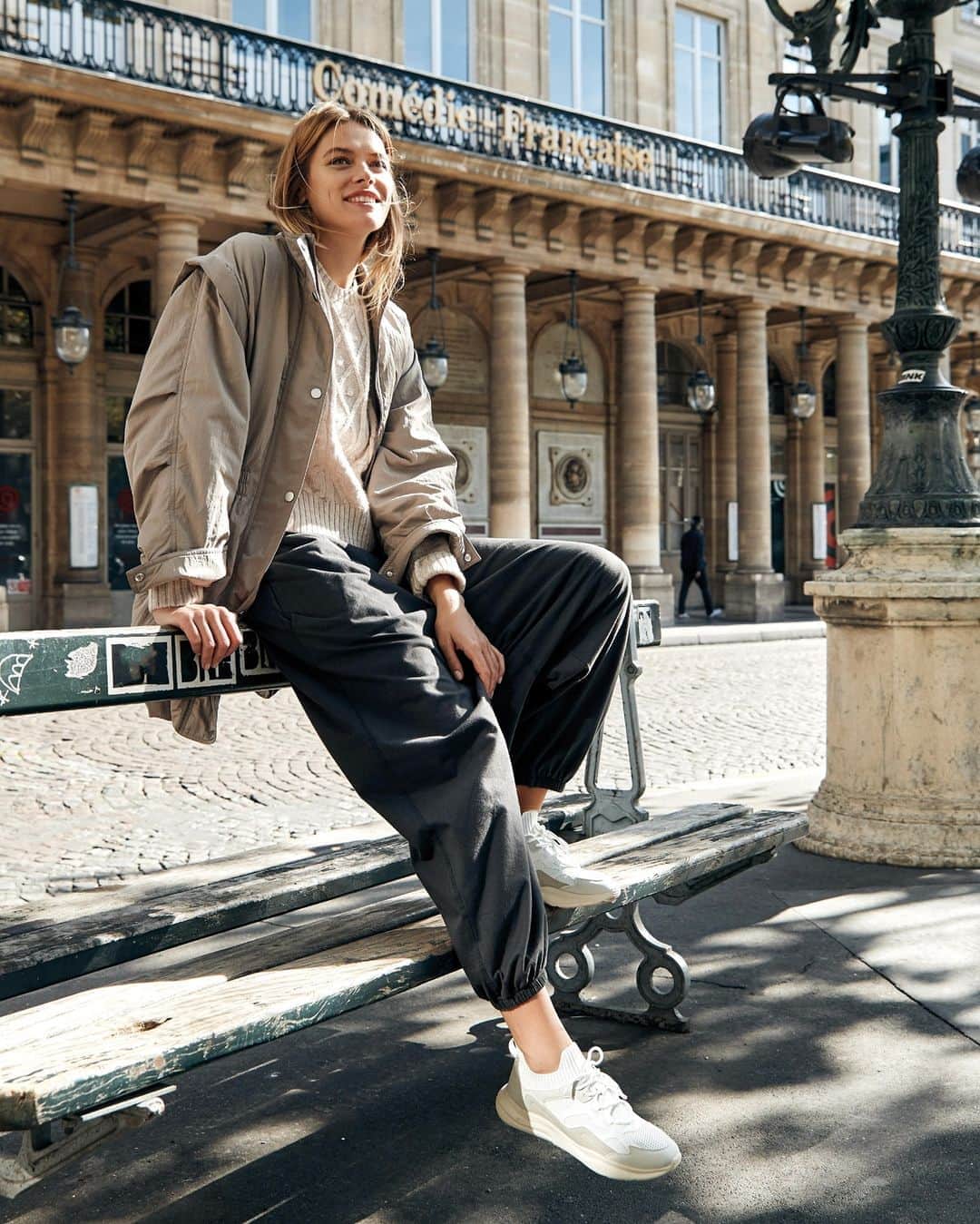 Oyshoさんのインスタグラム写真 - (OyshoInstagram)「Wearing comfy pieces in the streets of Paris 🤍⁣ .⁣ #oysho #oyshosport #homewear #newin」10月11日 4時00分 - oysho