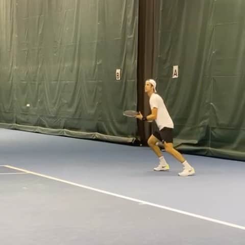 カレン・ハチャノフのインスタグラム：「First practice on home soil 🇷🇺⚡️🎾@formula_tx  //  Первая тренировка на Родине 🇷🇺⚡️🎾 #SaintPetersubrgOpen」